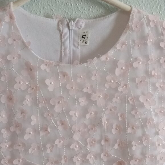 Light pink tulle dress with flower applique - size 10/12 - Picture 2 of 3
